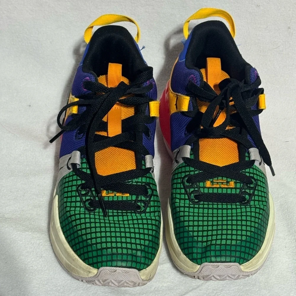 Nike LEBRON WITNESS 7 Shoes Size 4.5Y